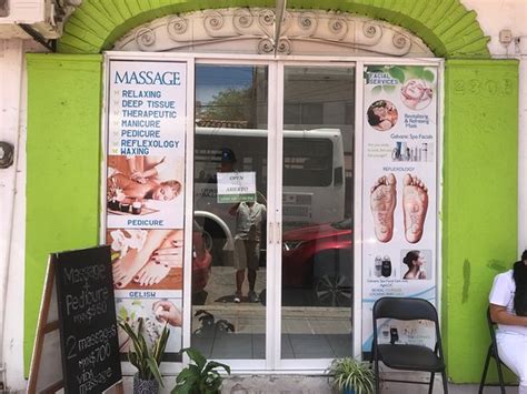 Erotic massage Puerto Serrano